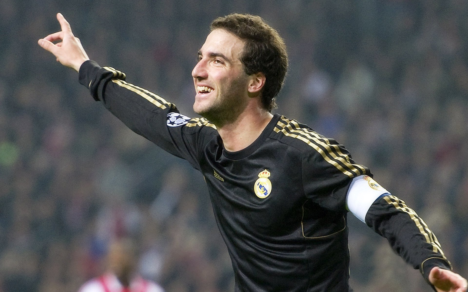 楚阿梅尼的制胜弧线,当比利时黄金一代的余晖照亮芬兰的钢铁防线